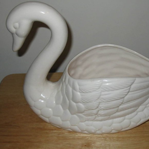 Swan Vase White - Picture 1 of 4